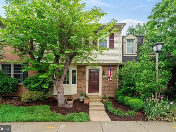 2736 Carter Farm Ct, Alexandria, VA 22306