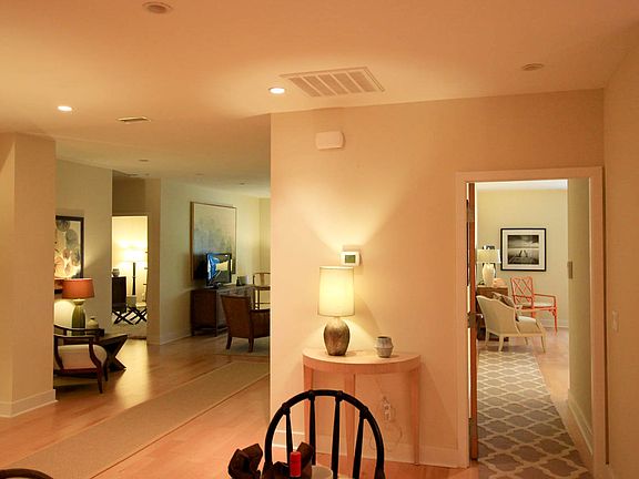 4th image of 220 West Brambleton Ave #105