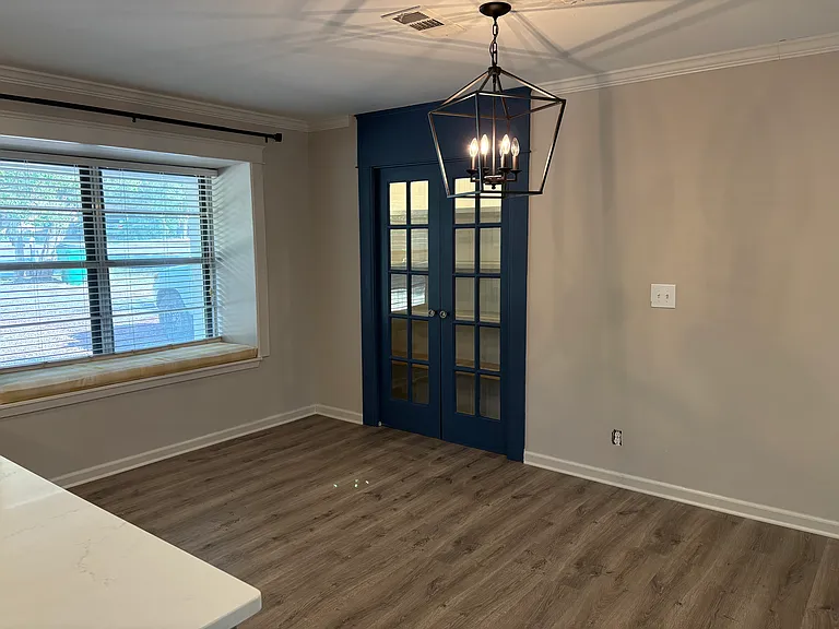 520 Crestwood Dr — Photo 4
