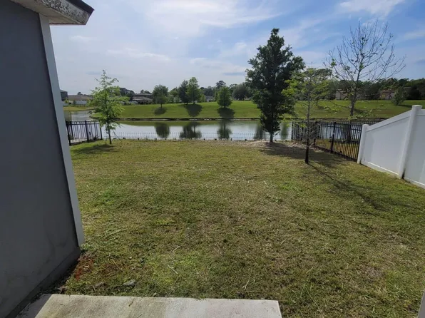 8297 Meadow Walk Ln, Jacksonville, FL 32256