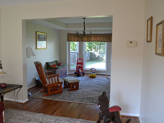 4th image of 2976 Iowa Ct