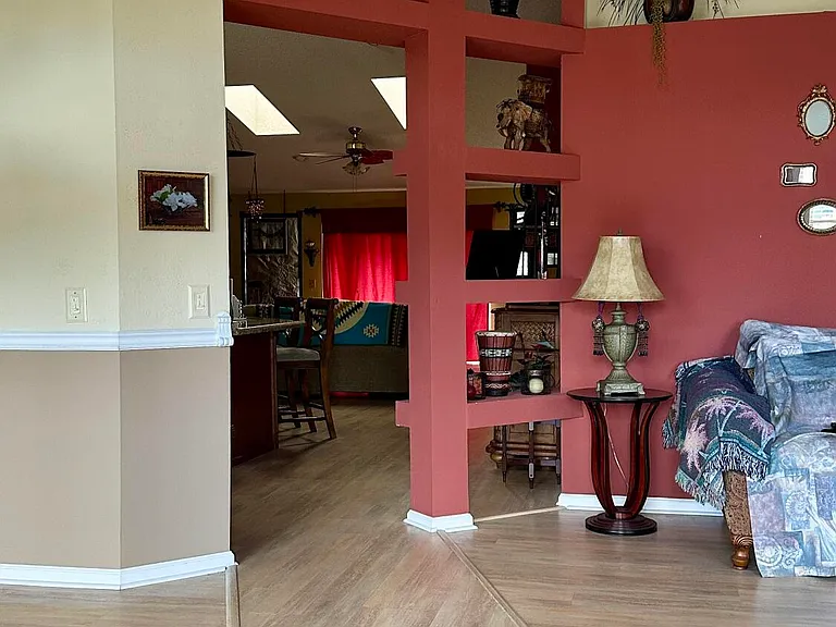 112 Princess Ct — Photo 8