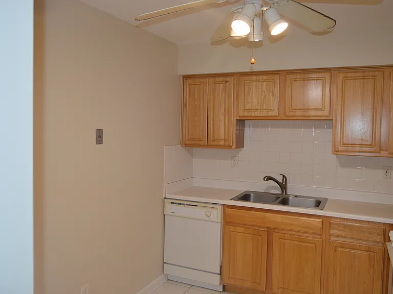 57 Washington Blvd #212 — Photo 9