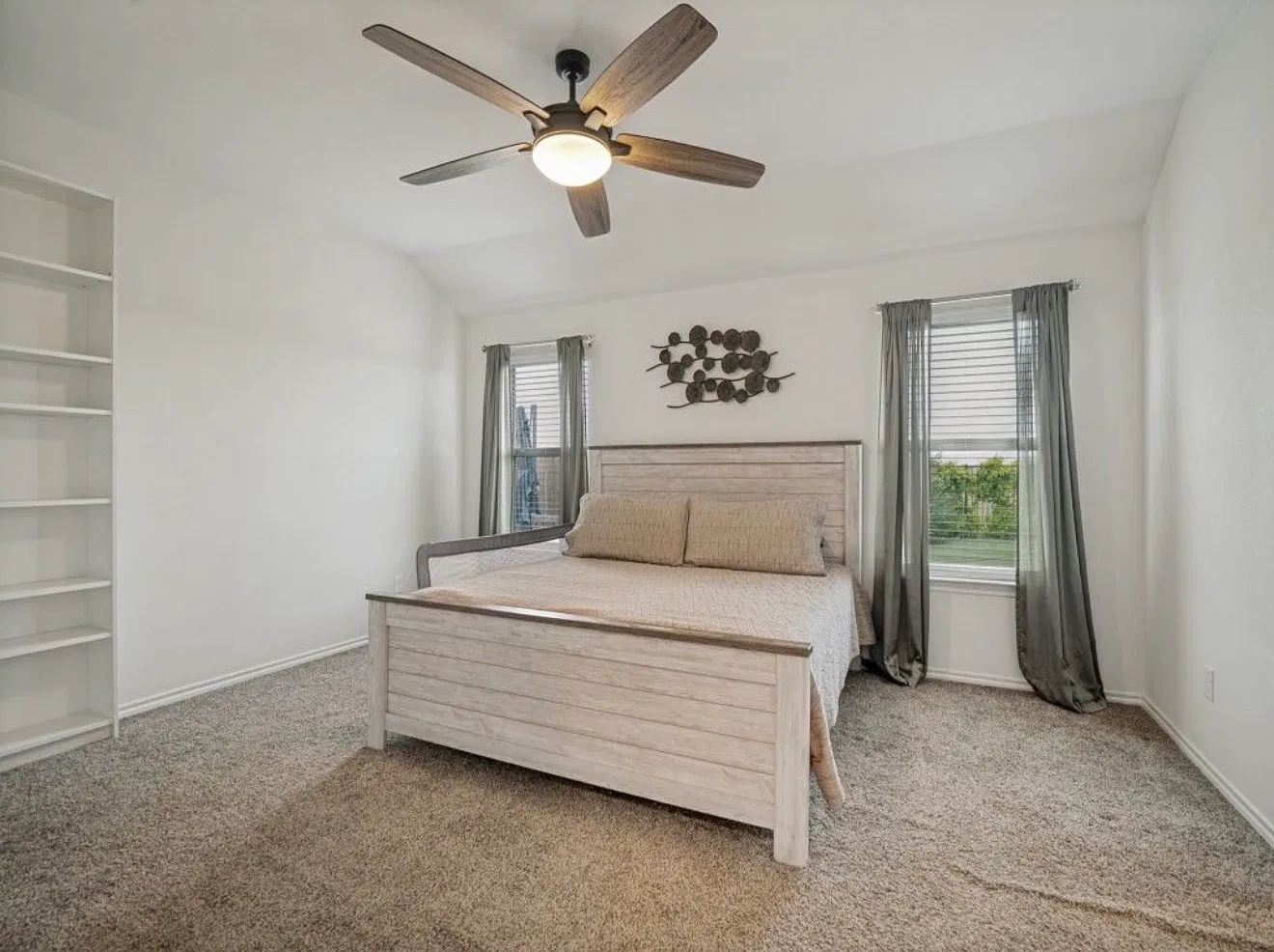 4 bed, 2088 sqft, $2,500 — Photo 4