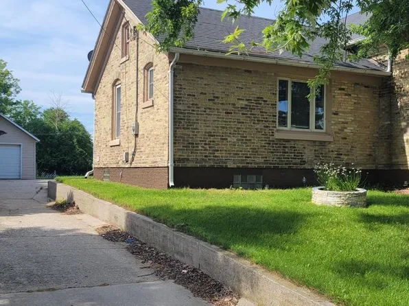 1511 Division STREET, Manitowoc, WI 54220