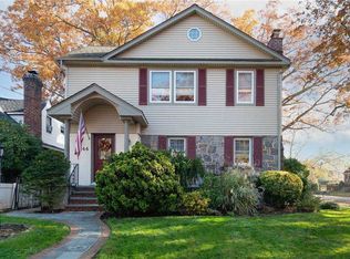 44 Carol St, Lynbrook, NY 11563