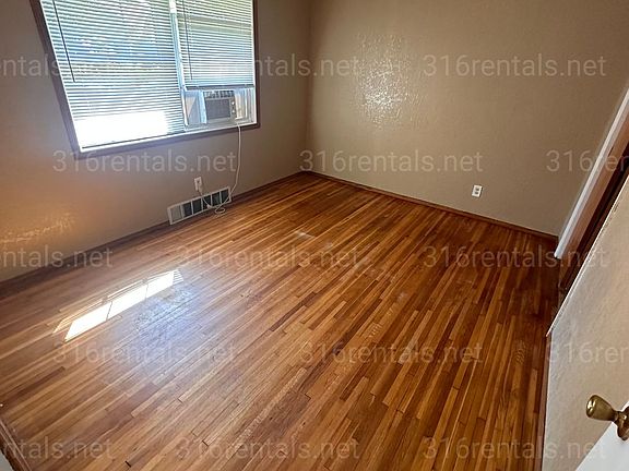 3rd image of 1506 N Waco Ave #1508-C