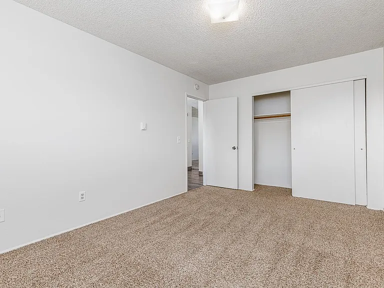Kathy-Ann Apartments — Photo 47