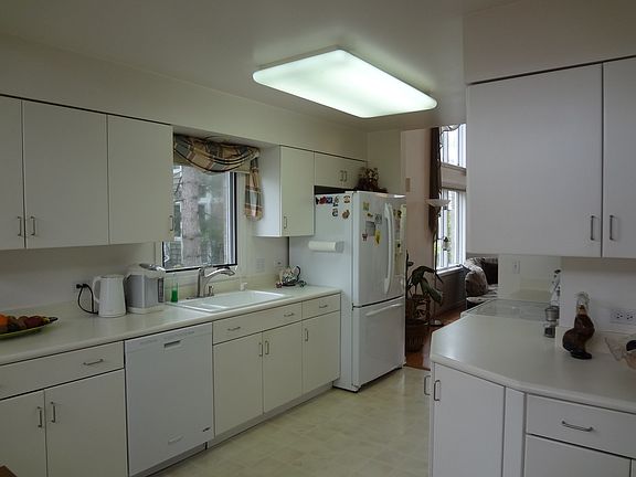 4th image of 79 Woodstone Dr