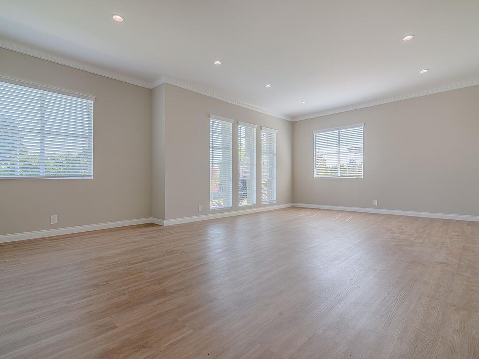 1st image of 3201 S Barrington Ave APT D