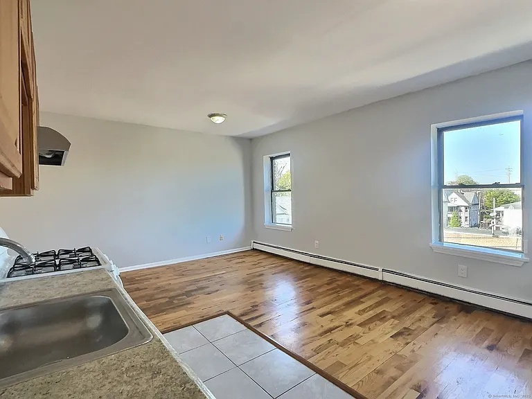 2260 Fairfield Ave #4C — Photo 8