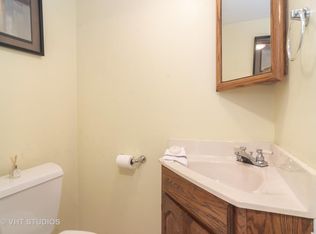 612 Academy Ct, Schaumburg, IL 60194