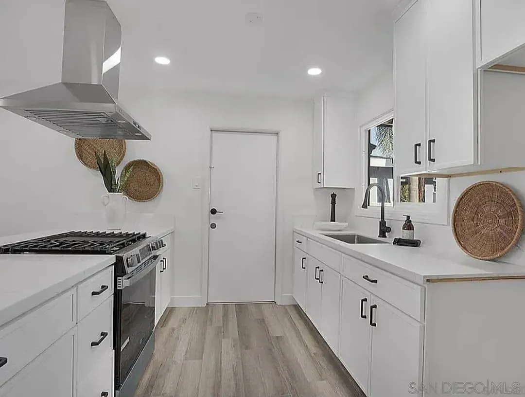 3 bed, 2.0 bath, 1424 sqft, $4,200 — Photo 4