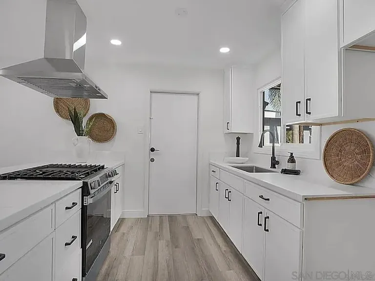 1111 Delaware St — Photo 4