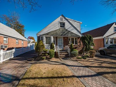 80-15 258th St, Glen Oaks, NY, 11004