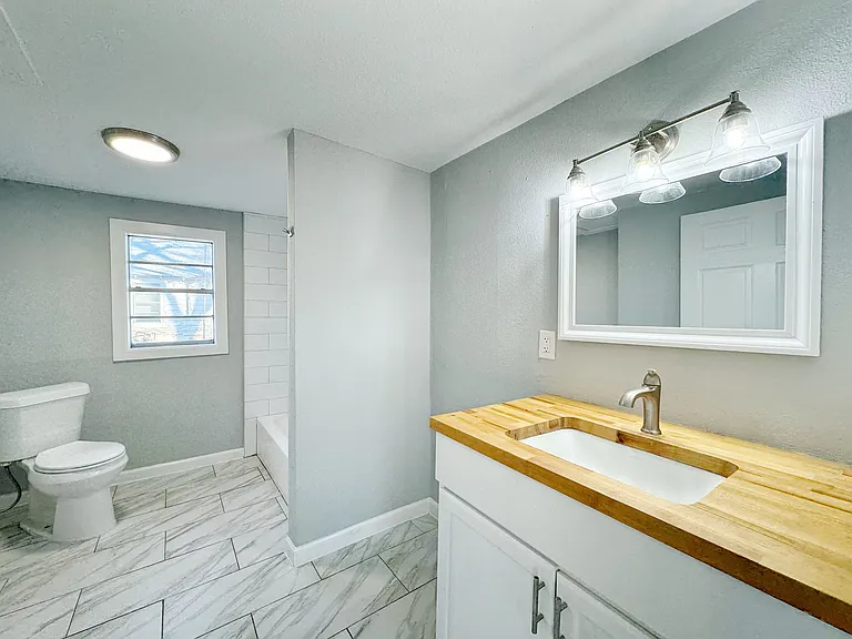 655 E Live Oak St — Photo 9