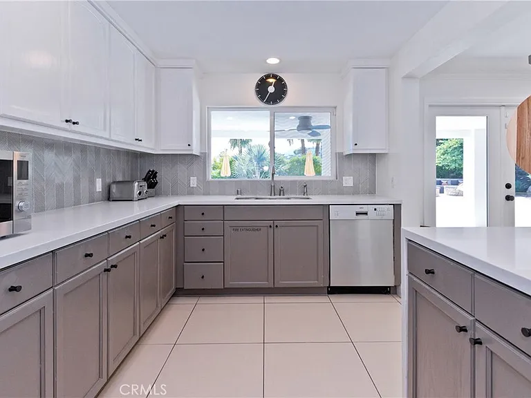 1057 E Marshall Way — Photo 46