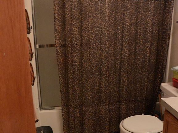 5th image of 116 NE Juniper Ave APT B