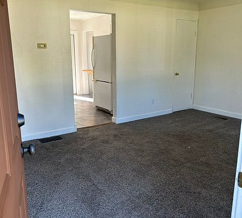 2nd image of 810 Drury Ln