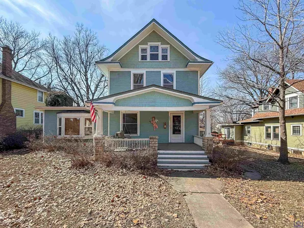207 SW Woodlawn Ave, Topeka, KS 66606