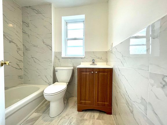 4th image of 619 N 11th St APT 3