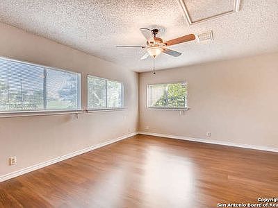 3rd image of 4926 Hilltop Field Dr