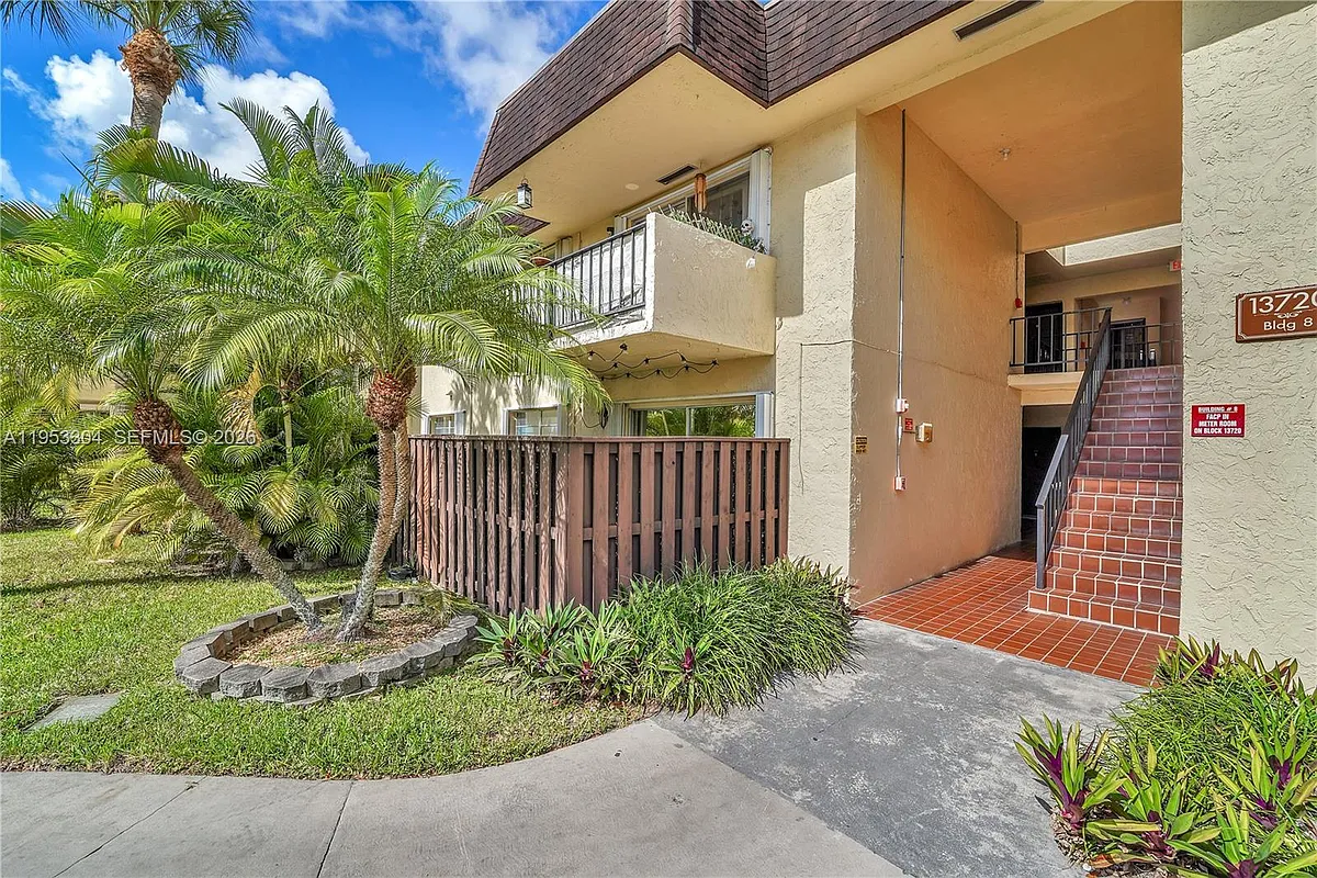 Building Photo - 13720 SW 90th Ave #8