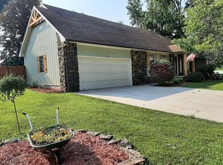 1220 Highland Ter, Bolivar, MO 65613