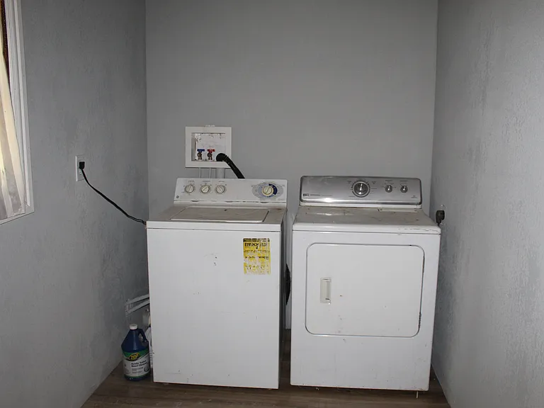 6075 Anahuac Ave — Photo 18