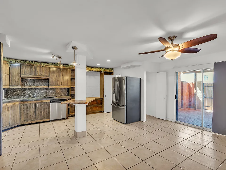 4439 E Wood St
