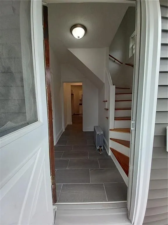 3 bed, 1.0 bath, 955 sqft, $2,900 — Photo 2