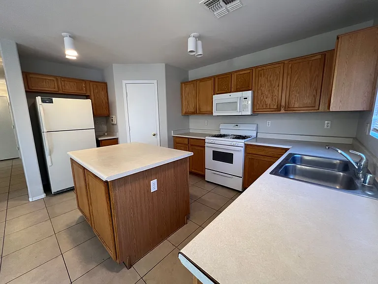 12410 W Pershing St — Photo 3