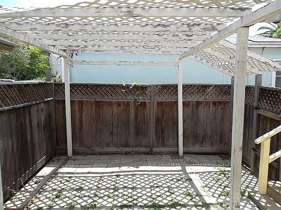 3rd image of 3075 Upas St