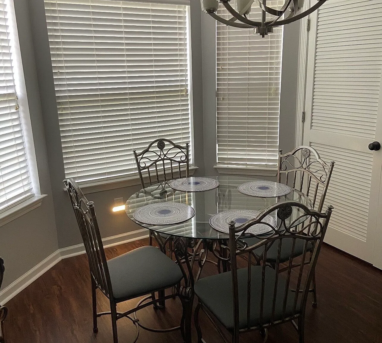 3 bed, 2.5 bath, 2750 sqft, $2,700 — Photo 2