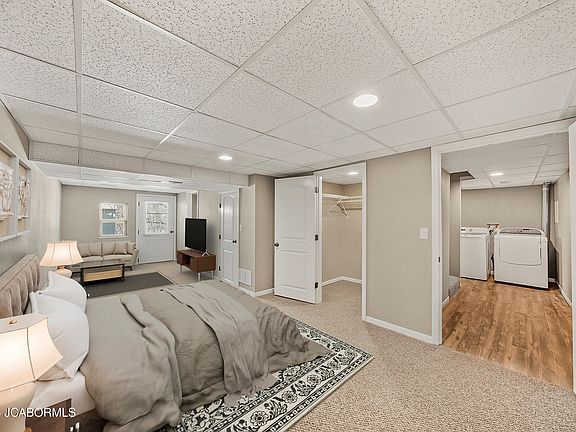 5th image of 1916 Cedar Ln