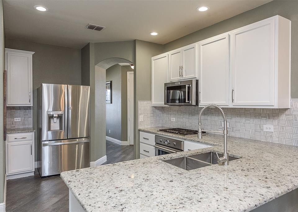 1st image of 489 Grayson Ln