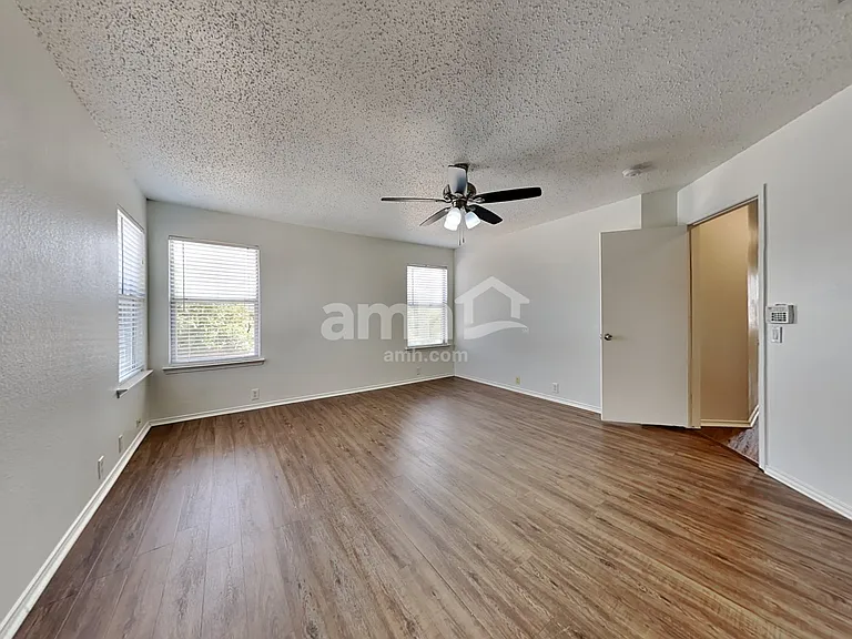 6735 Ambercrest Dr — Photo 9