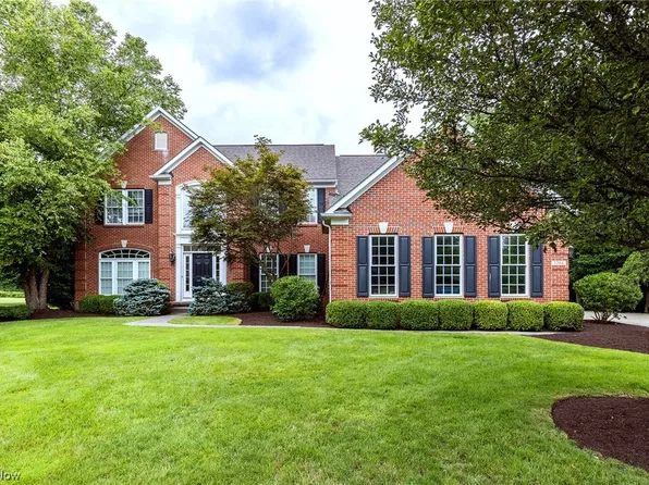 7382 Capilano Dr, Solon, OH 44139