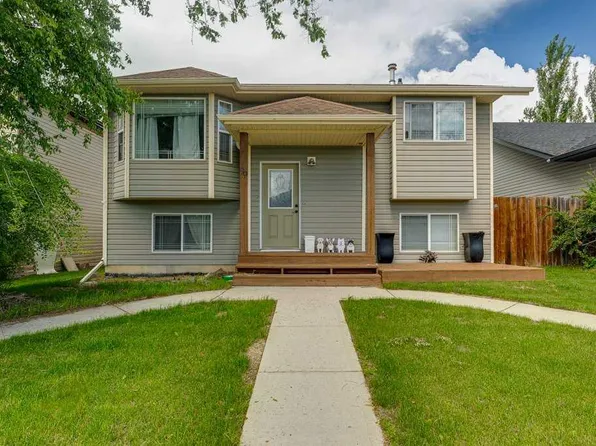 99 S Iverson Close, Red Deer, AB T4R 3M8