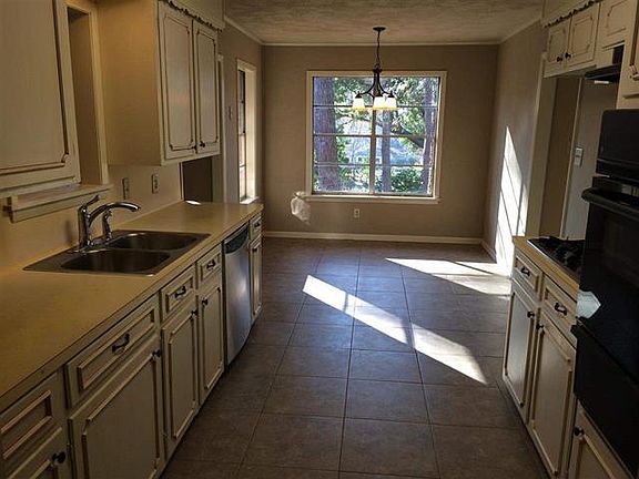4th image of 1208 Dennis Dr