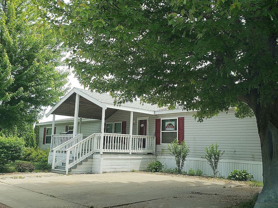 Large unscreened porch