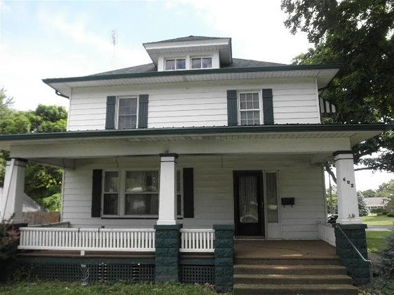 602 E 4th St photo 1