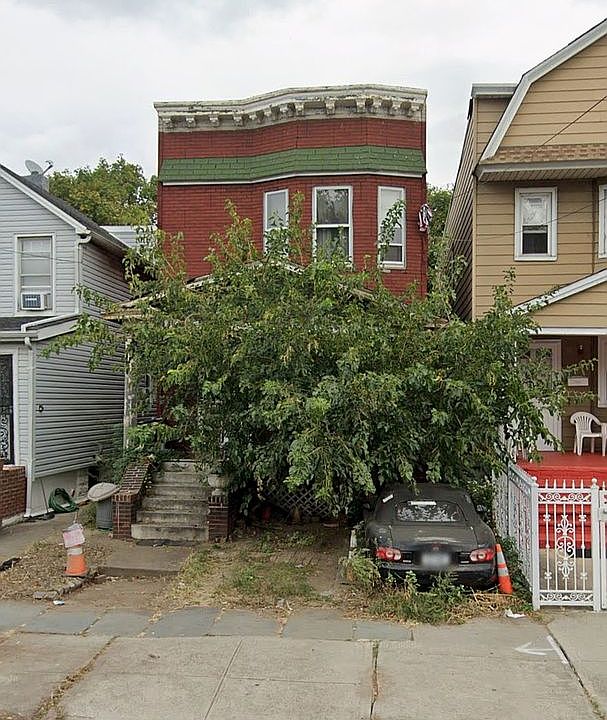 1st image of 9537 111th St