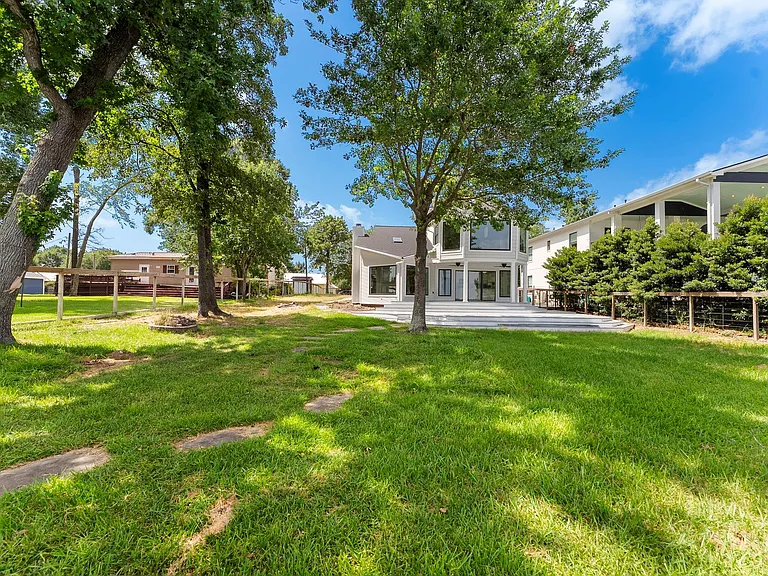 3920 Brookhaven Dr — Photo 43