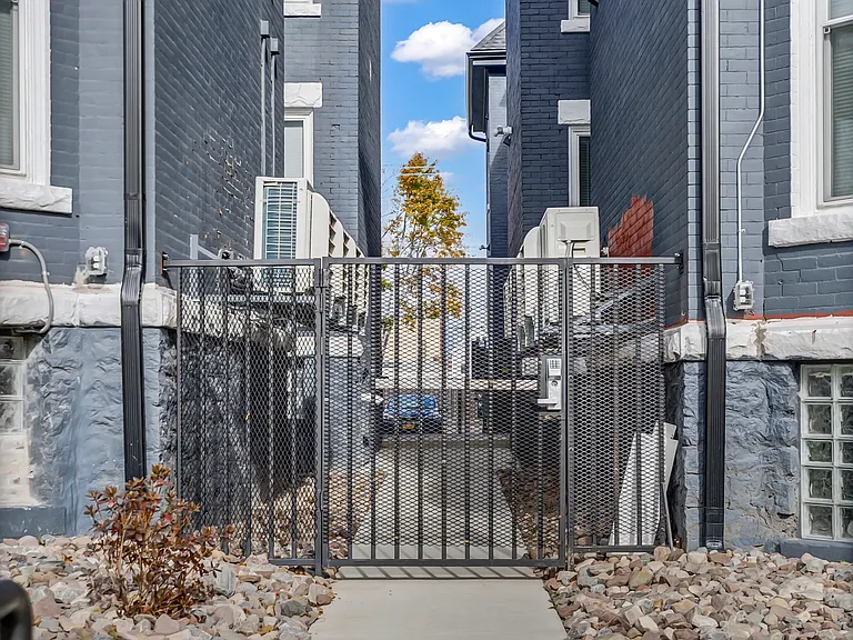 44 E Utica St #2B — Photo 8