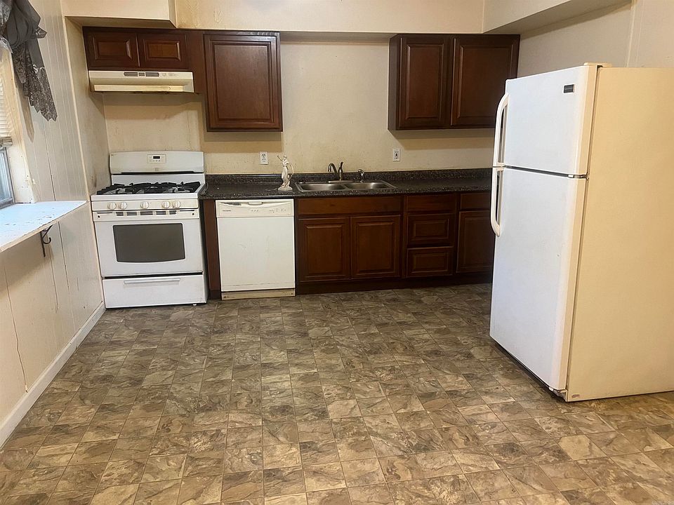 2nd image of 5816 Butler Rd