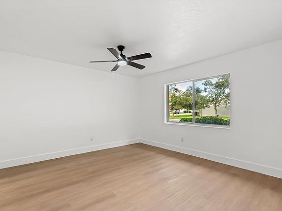 2nd image of 167 Long Leaf Pine Cir