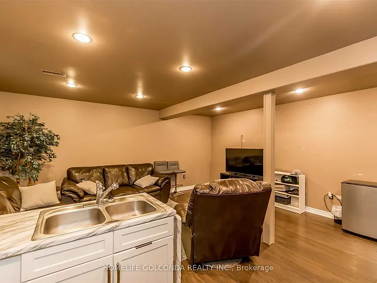 22 Dunsmore Ln #BASEMENT — Photo 6