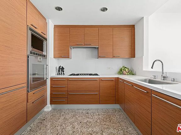 4th image of 900 W Olympic Blvd Unit 39