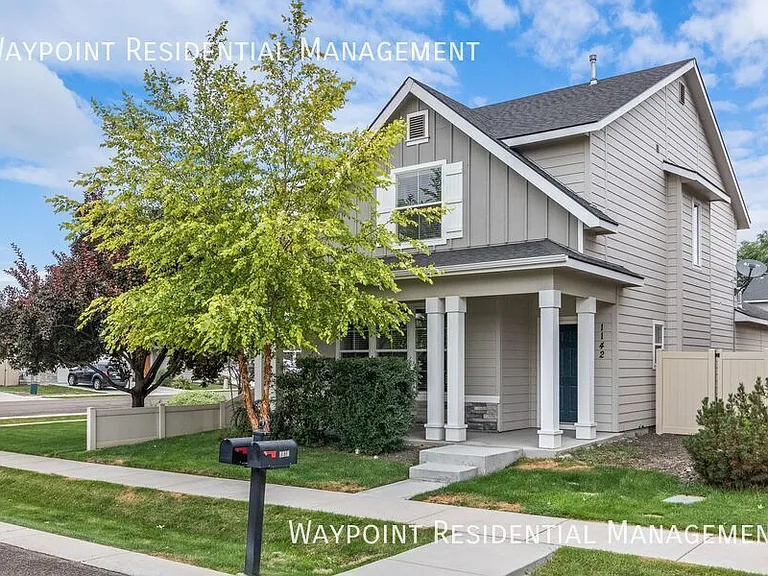 1142 W Parkstone St — Photo 1
